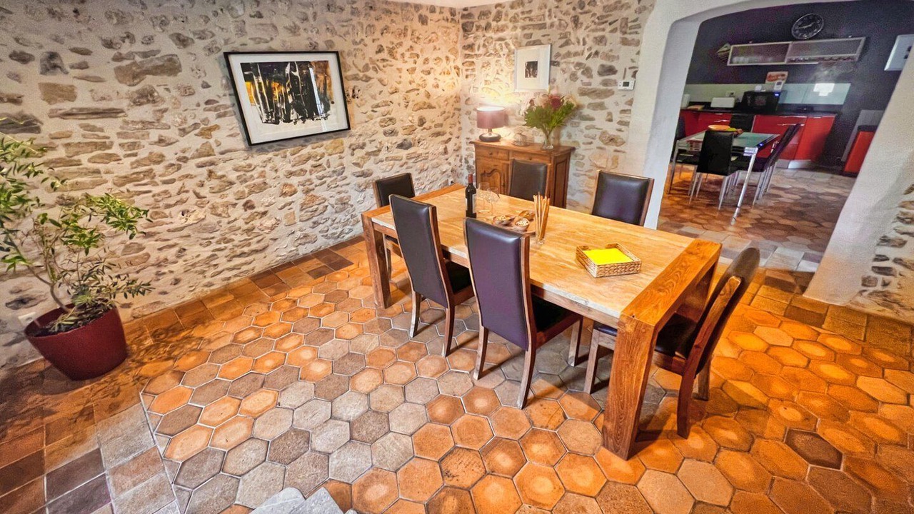 Photo of Others in Saint-Hippolyte-de-Montaigu