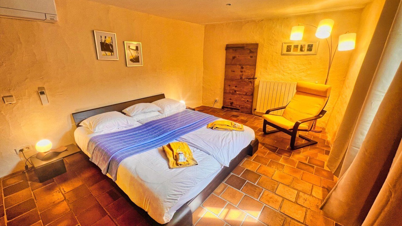 Photo of Bedroom in Saint-Hippolyte-de-Montaigu