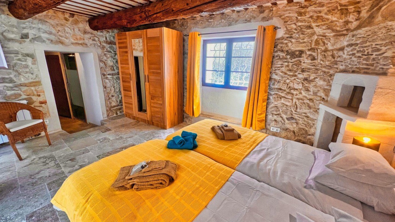 Photo of Bedroom in Saint-Hippolyte-de-Montaigu