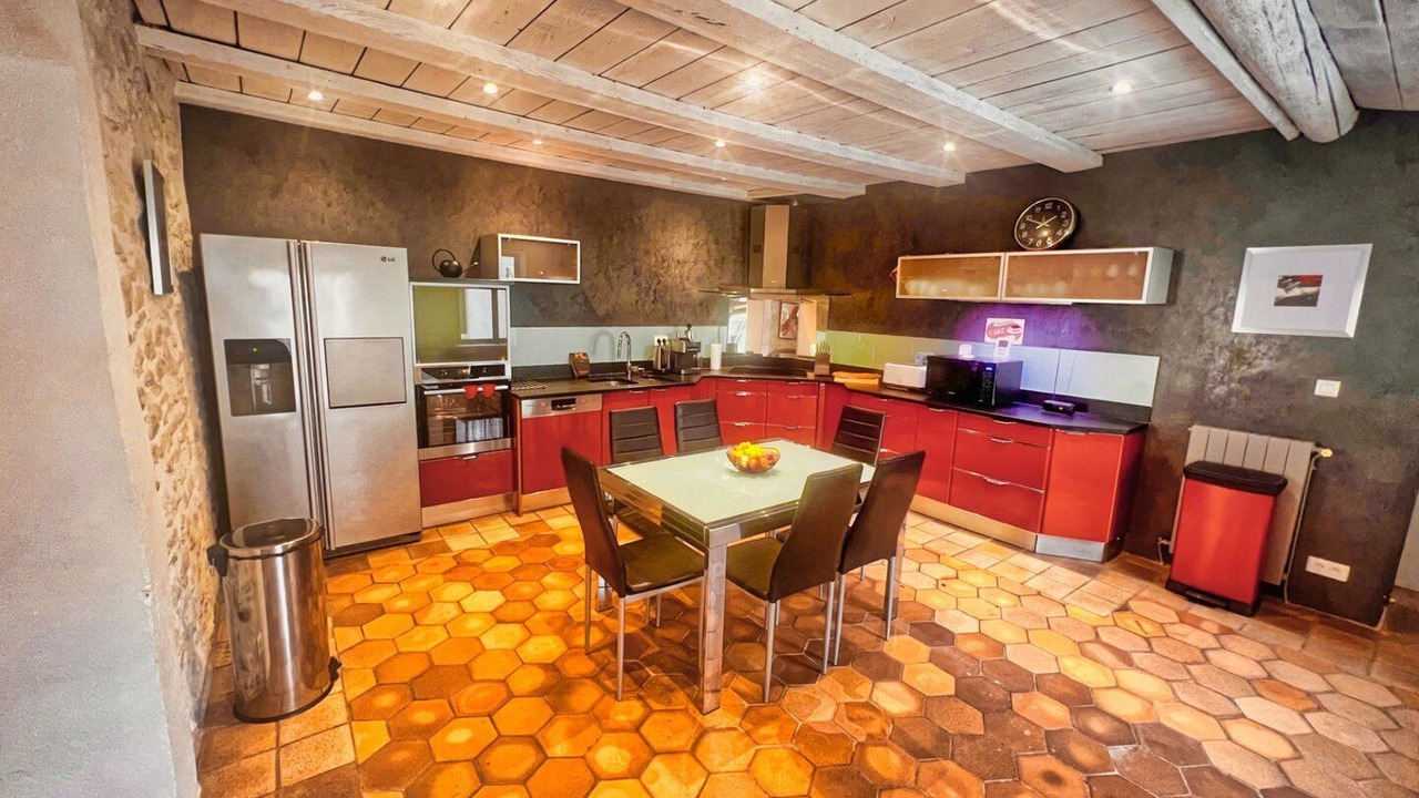 Photo of Kitchen in Saint-Hippolyte-de-Montaigu