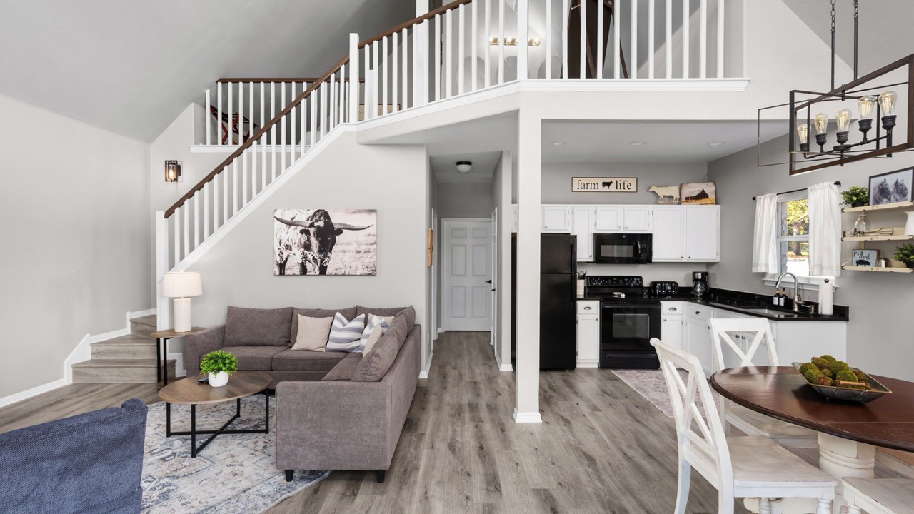 Photo of Livingroom in Round Mountain