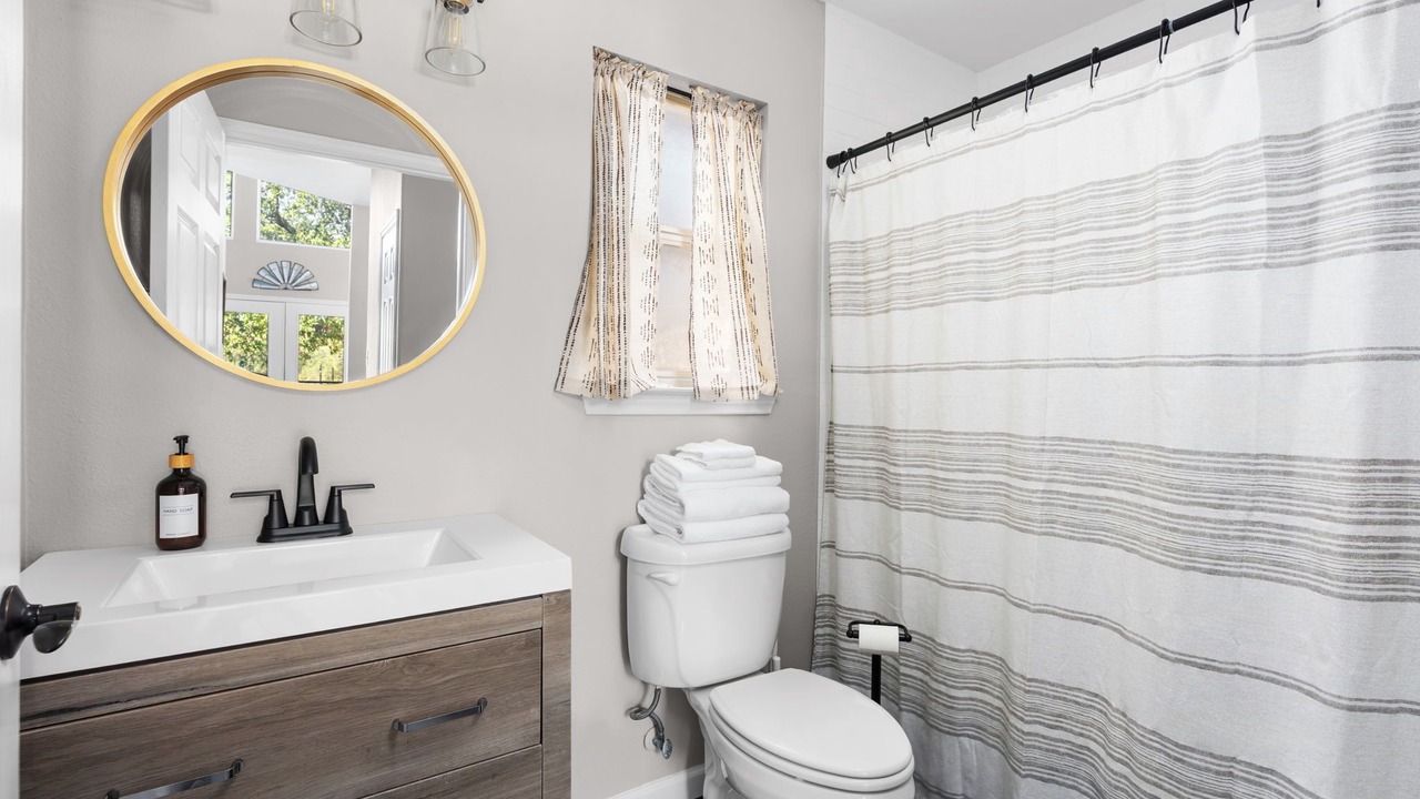 Photo of Bathroom in Round Mountain