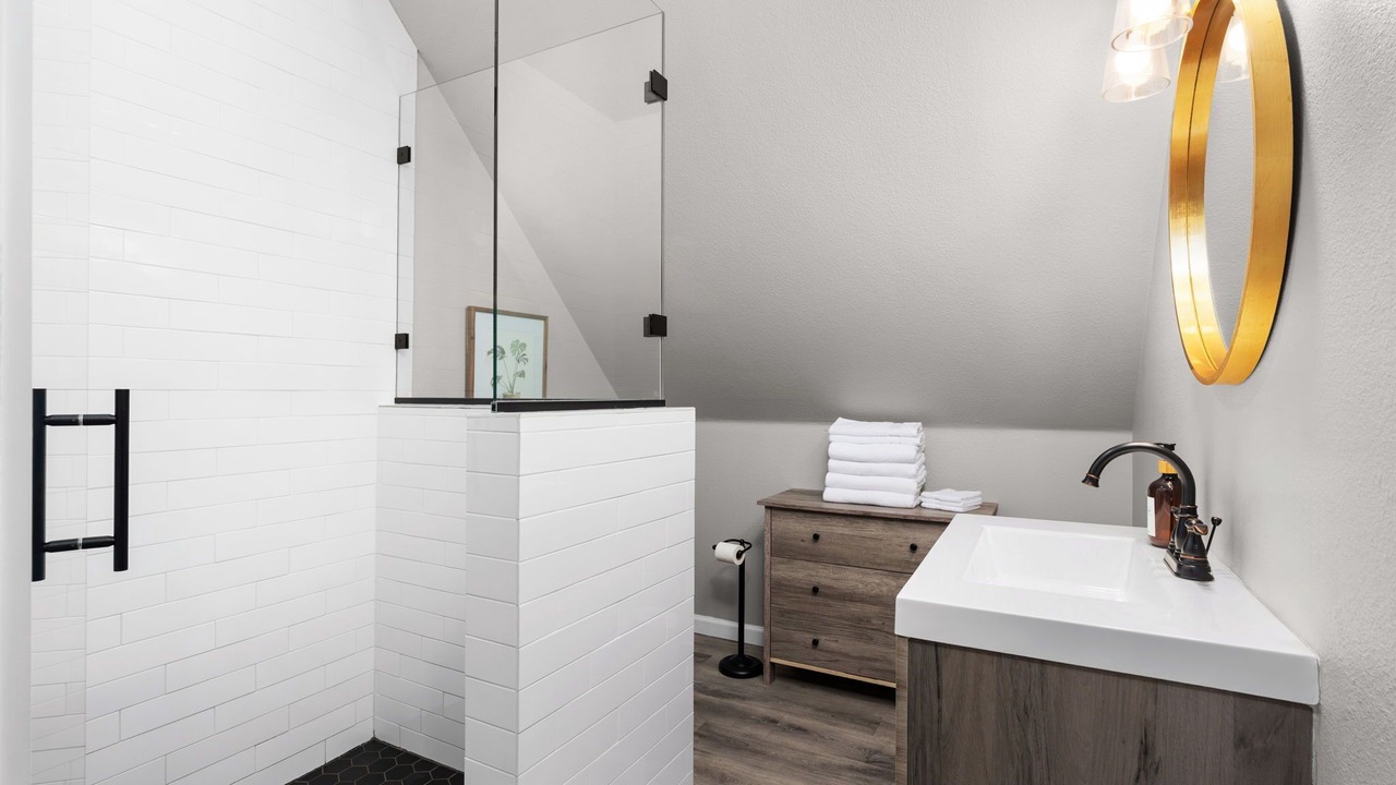 Photo of Bathroom in Round Mountain