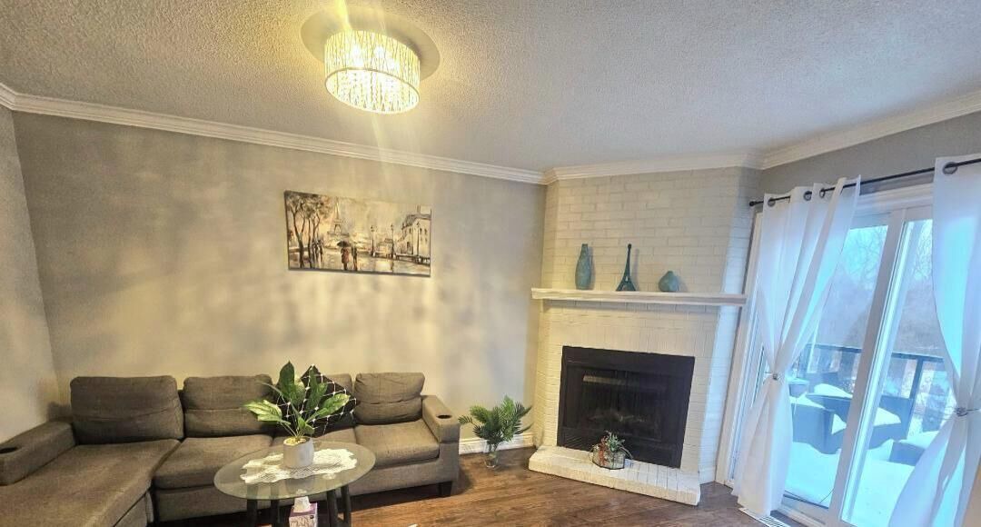 Photo of Livingroom in Ajax