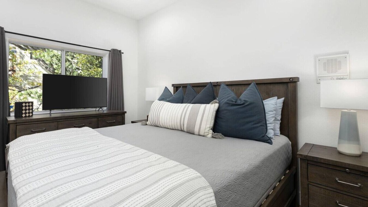 Photo of Bedroom in Lake Arrowhead