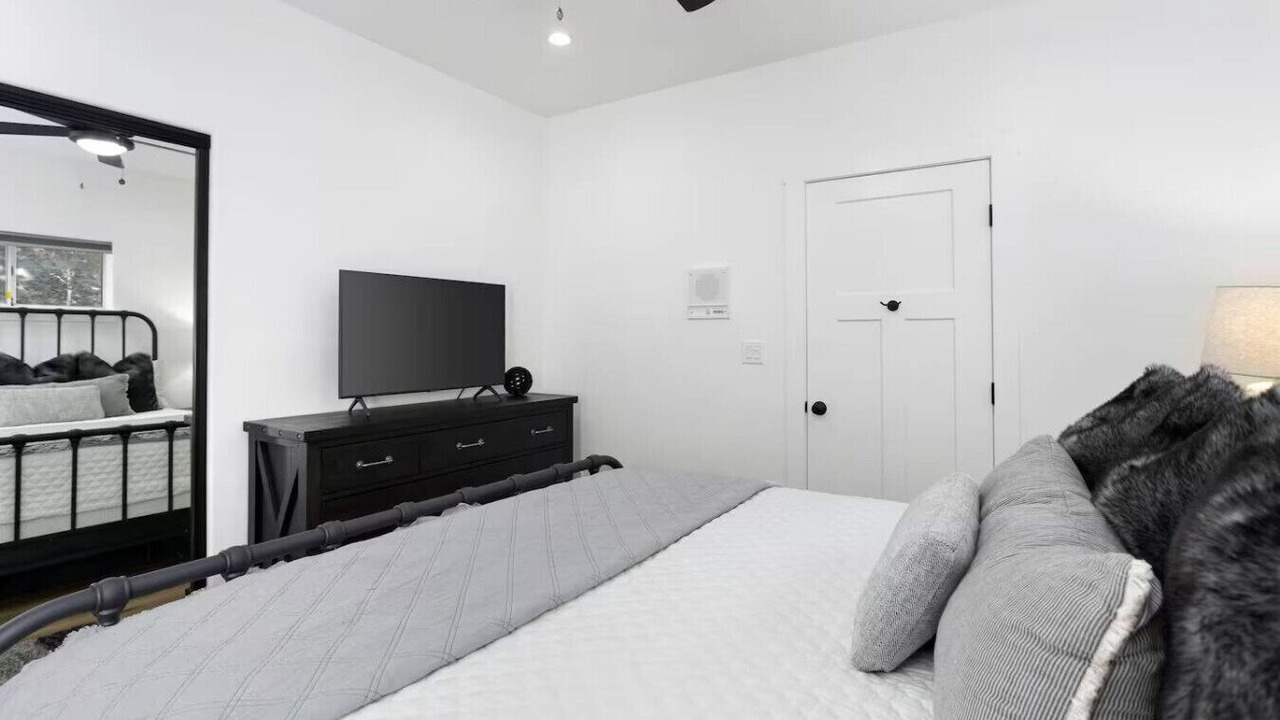 Photo of Bedroom in Lake Arrowhead
