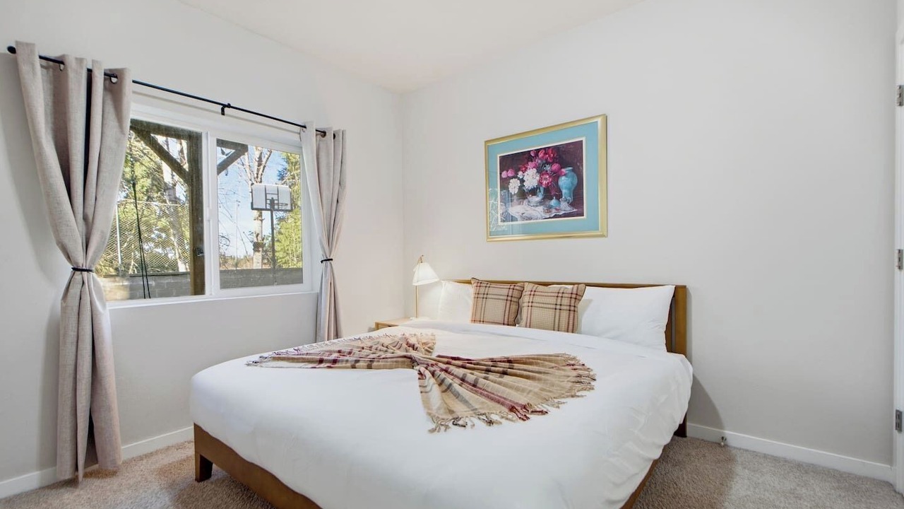 Photo of Bedroom in North Creek