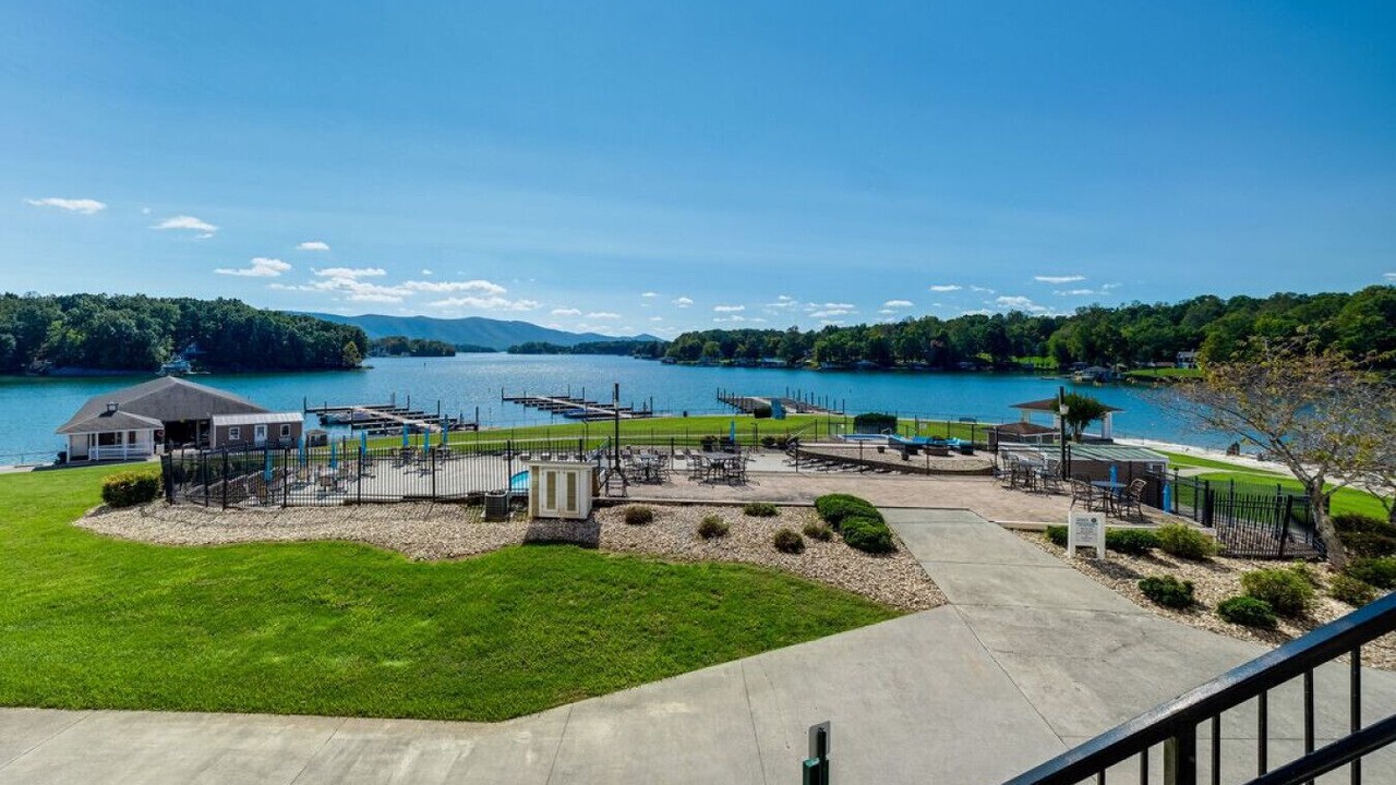 Photo of Others in Smith Mountain Lake