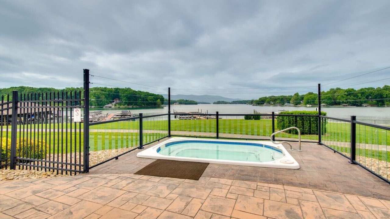 Photo of Outdoor in Smith Mountain Lake
