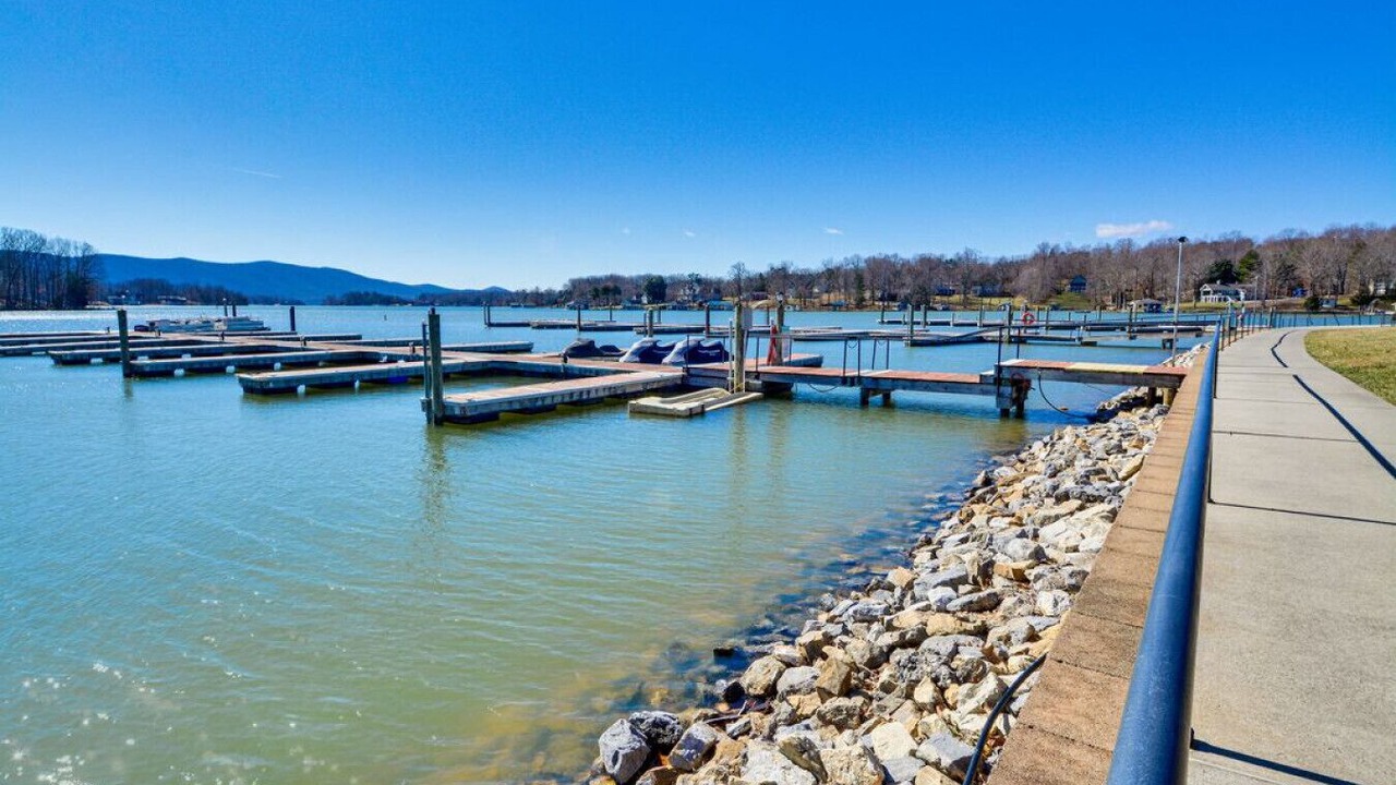 Photo of Others in Smith Mountain Lake