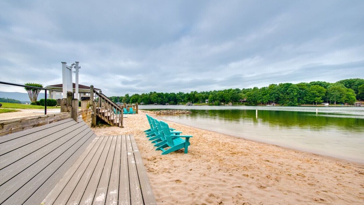 Photo of Others in Smith Mountain Lake