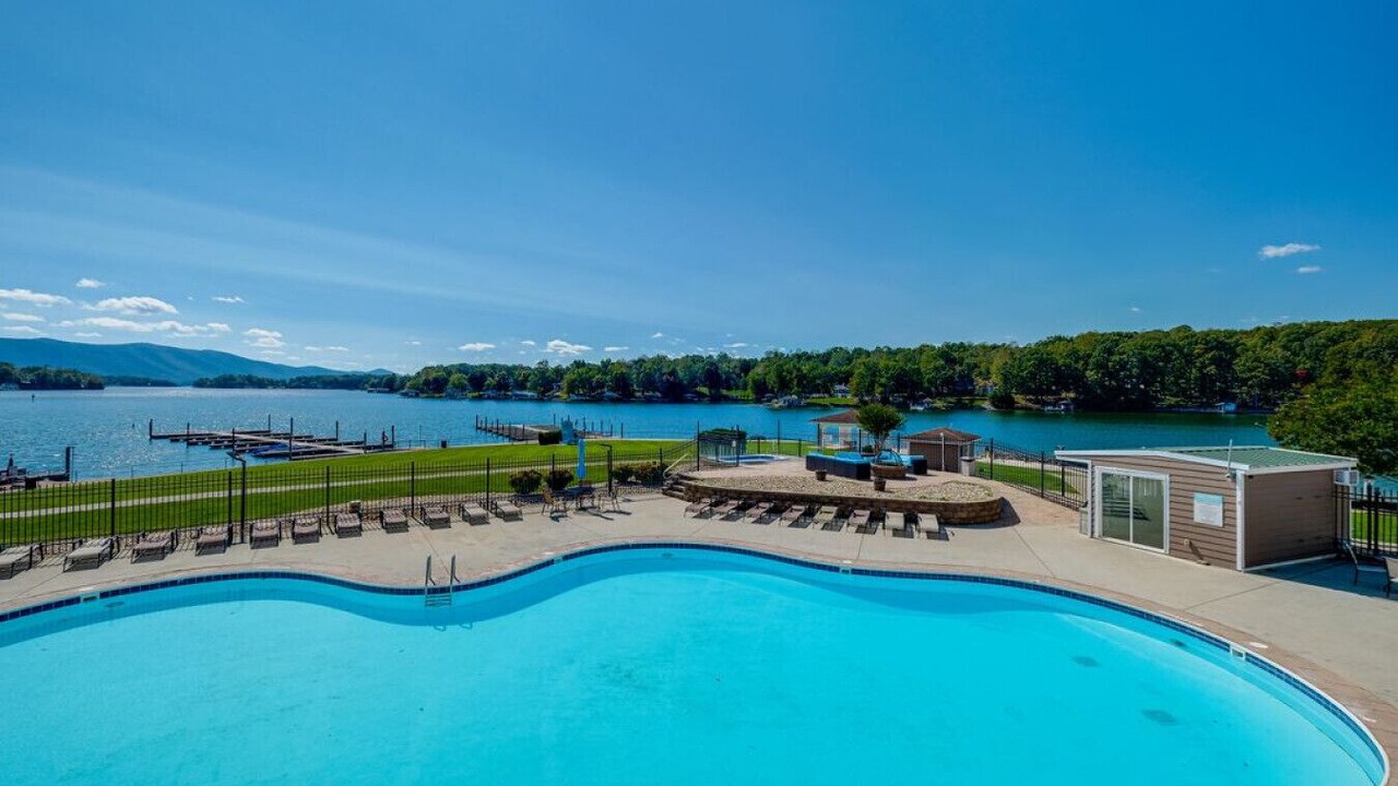 Photo of Outdoor in Smith Mountain Lake