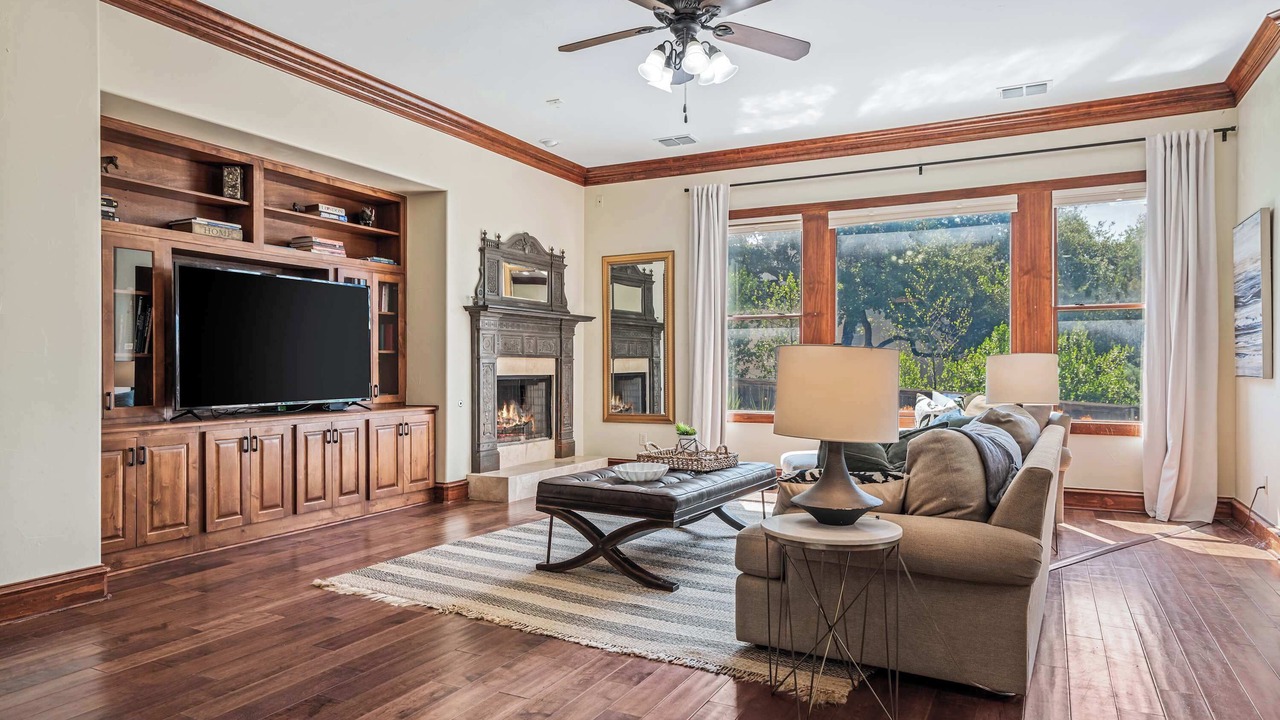 Photo of Livingroom in South River City