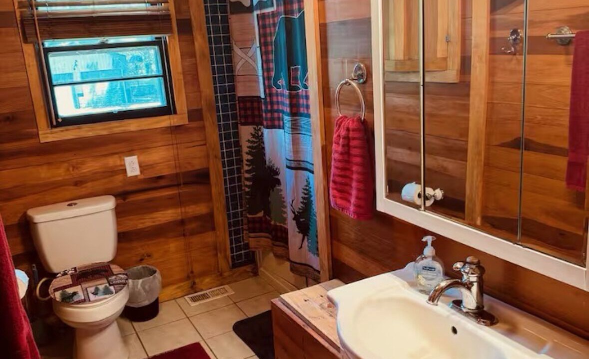 Photo of Bathroom in McArthur