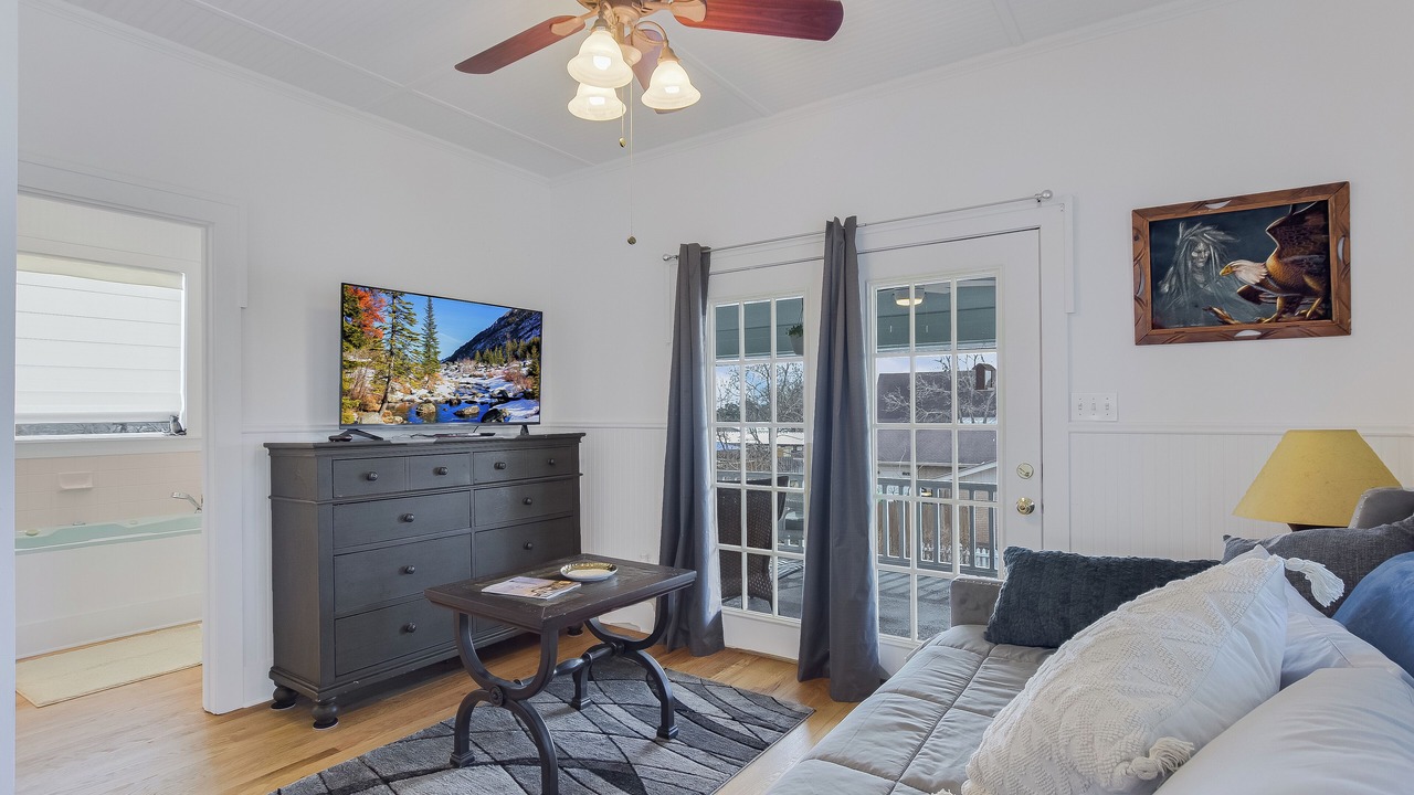 Photo of Livingroom in La Grange