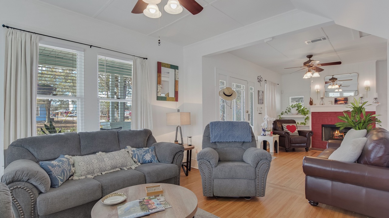 Photo of Livingroom in La Grange