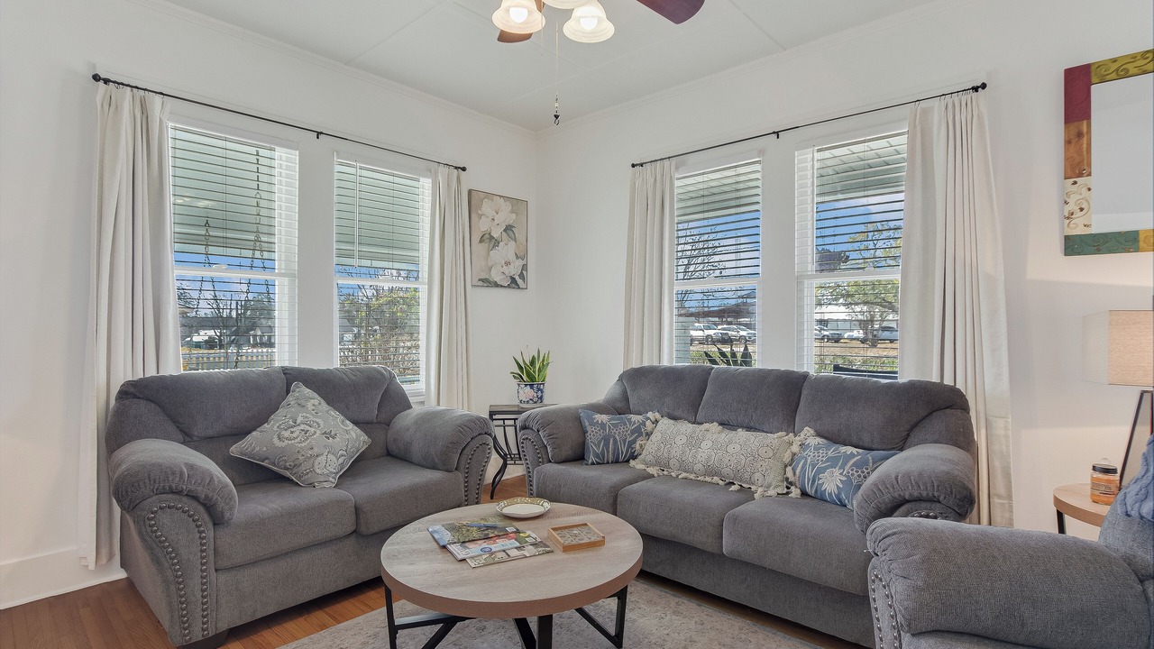 Photo of Livingroom in La Grange