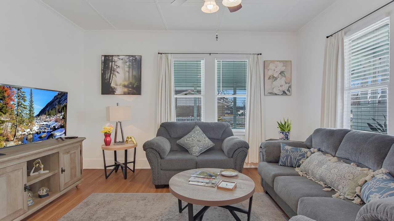 Photo of Livingroom in La Grange