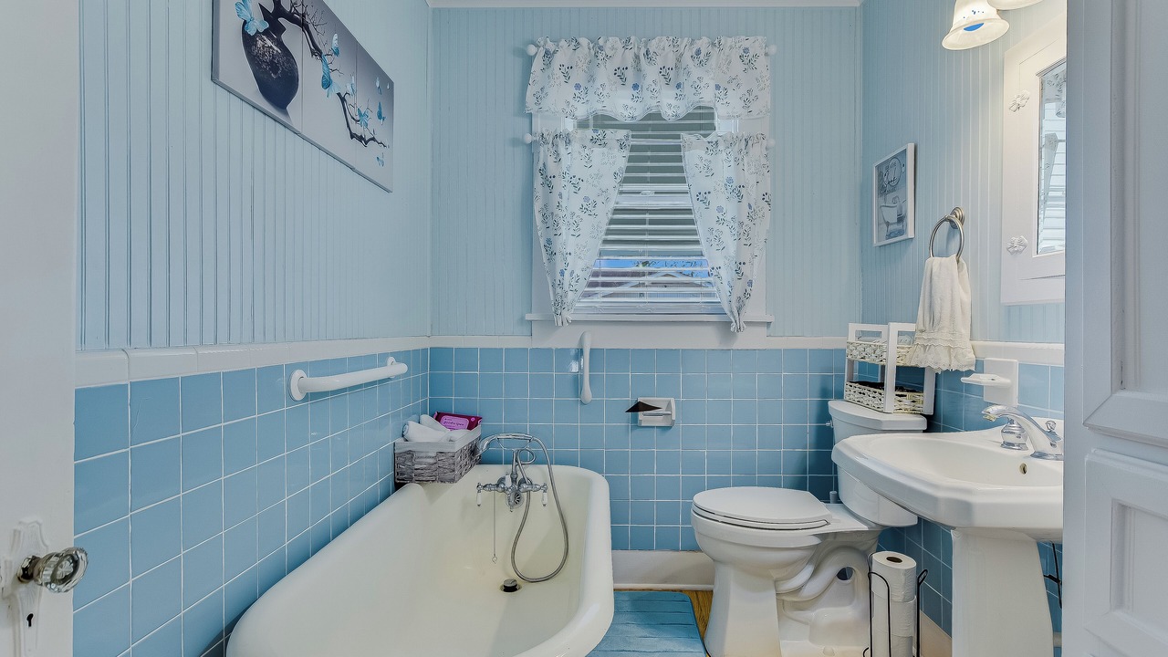 Photo of Bathroom in La Grange