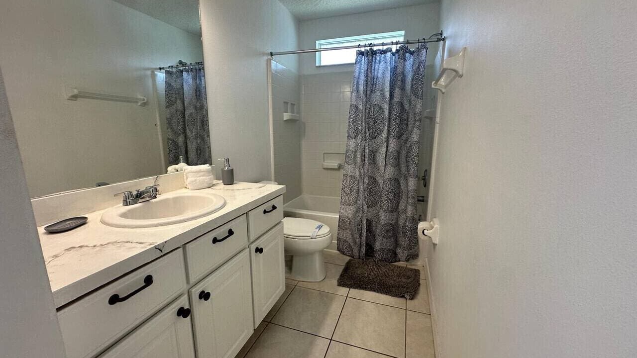 Photo of Bathroom in Seasons