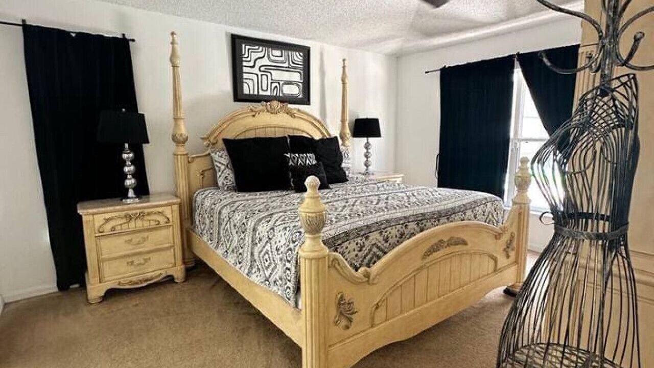 Photo of Bedroom in Seasons