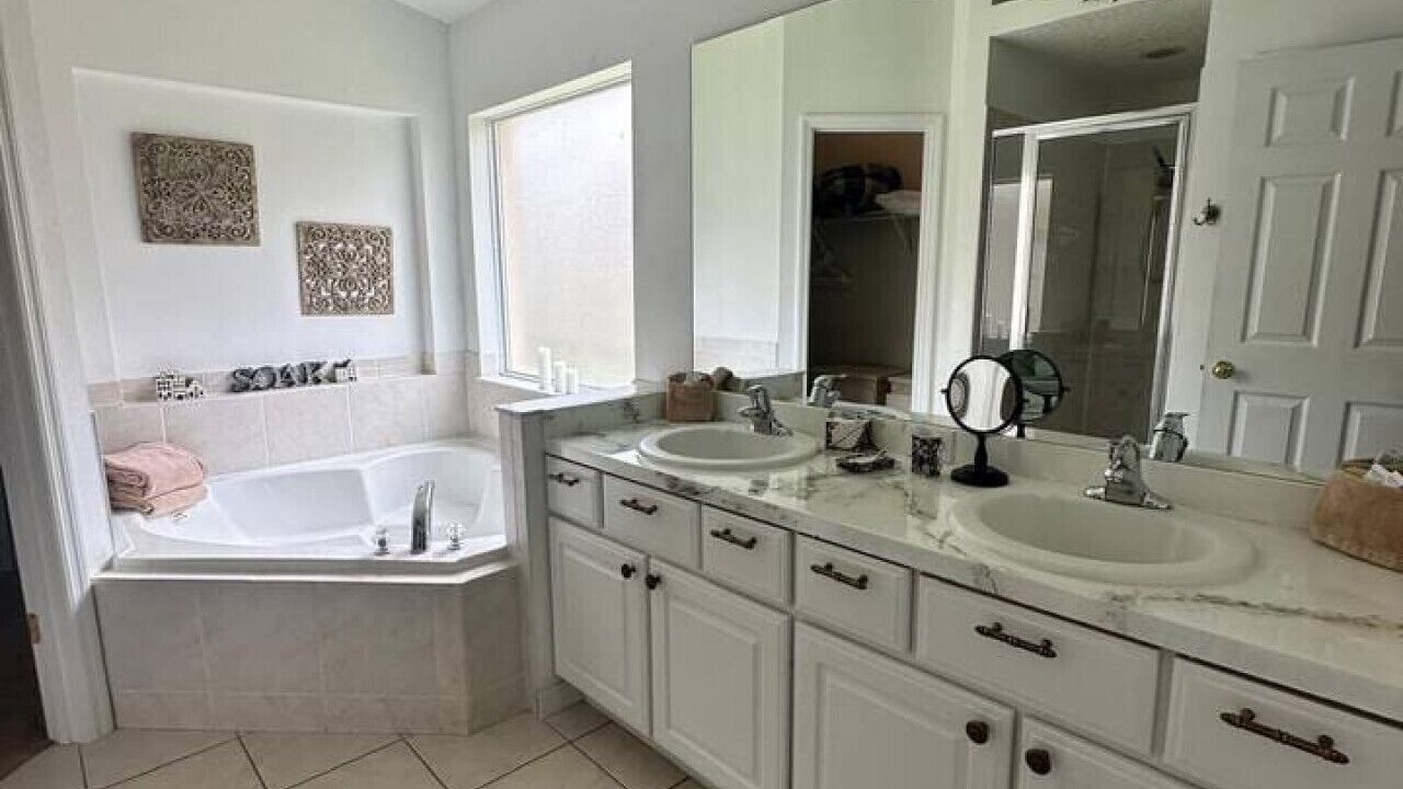 Photo of Bathroom in Seasons