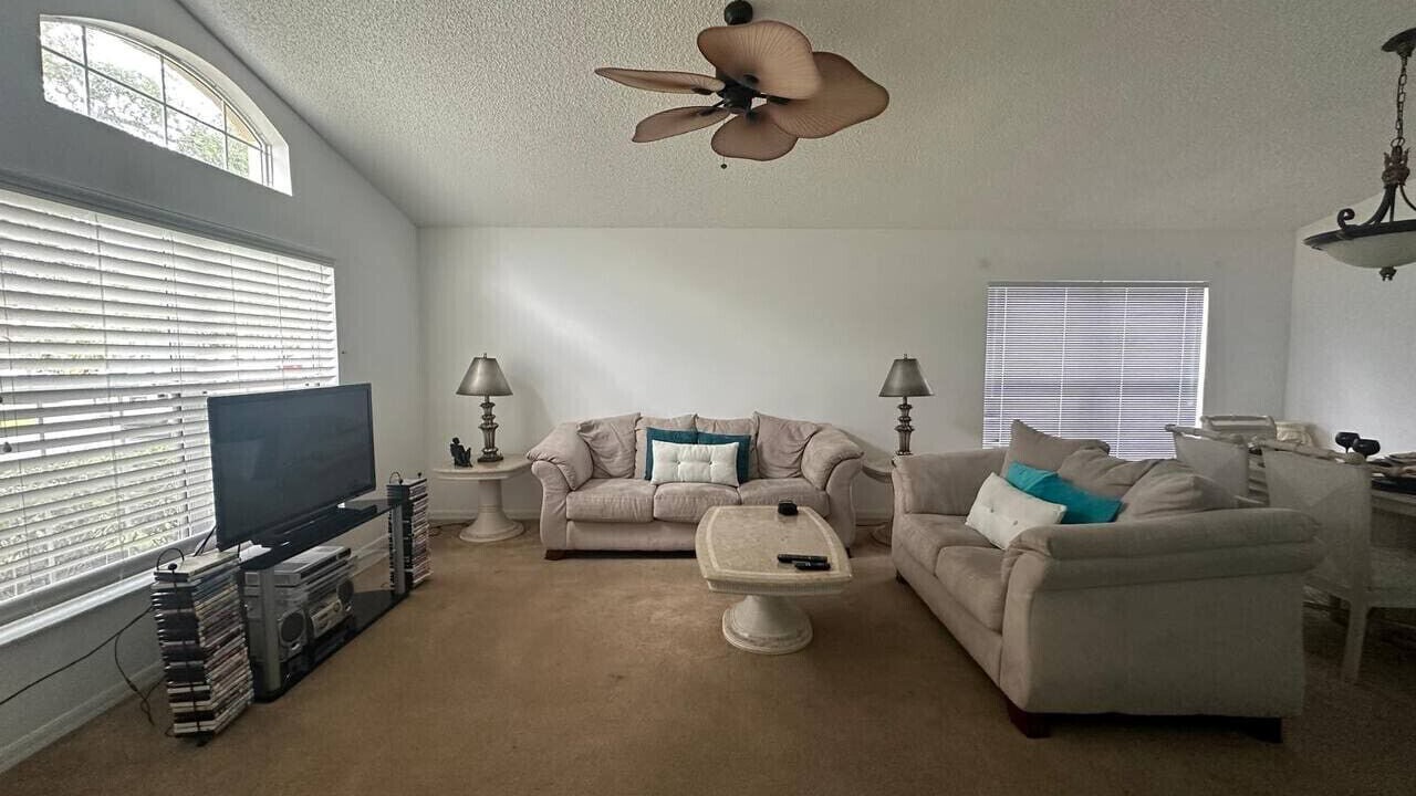 Photo of Livingroom in Seasons