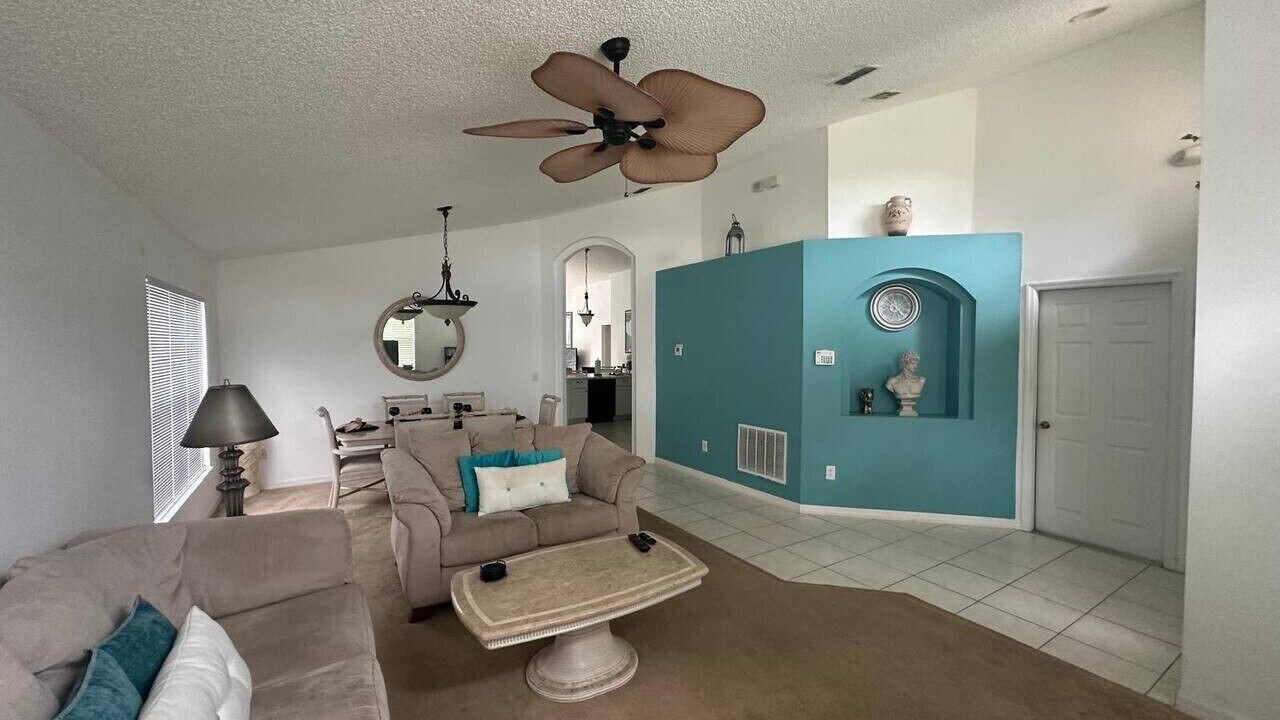 Photo of Livingroom in Seasons
