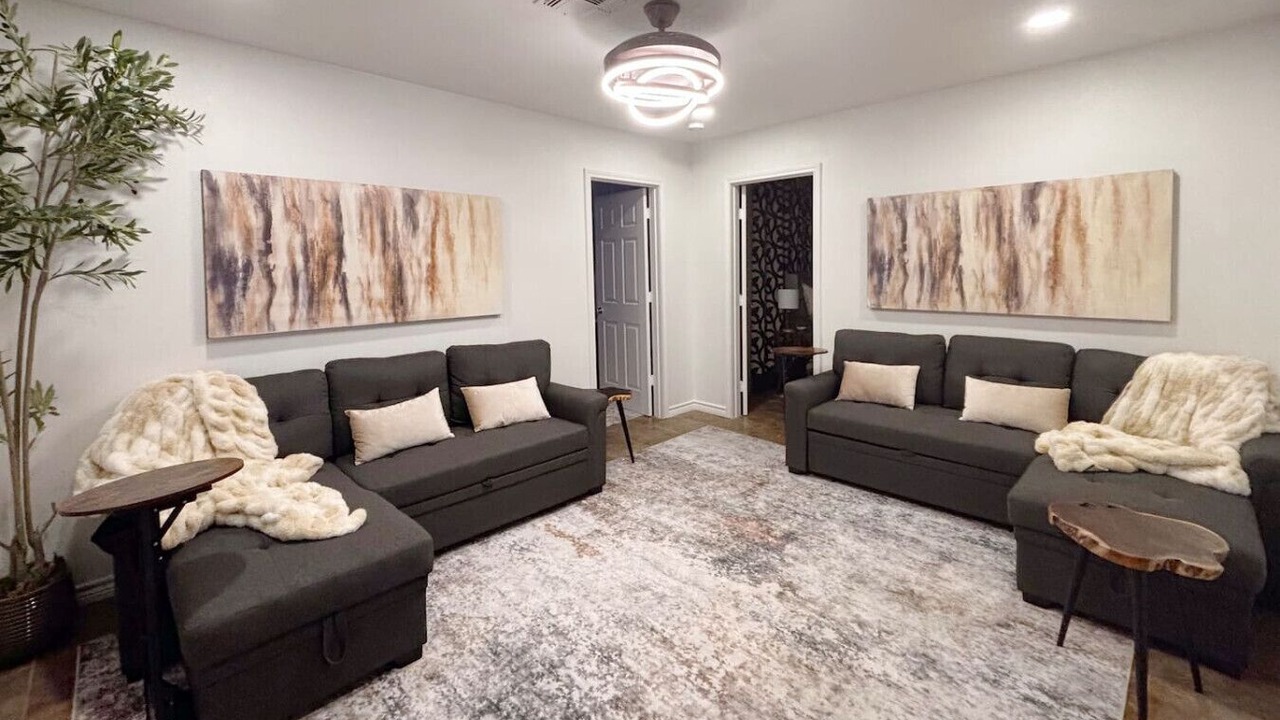 Photo of Livingroom in Sealy