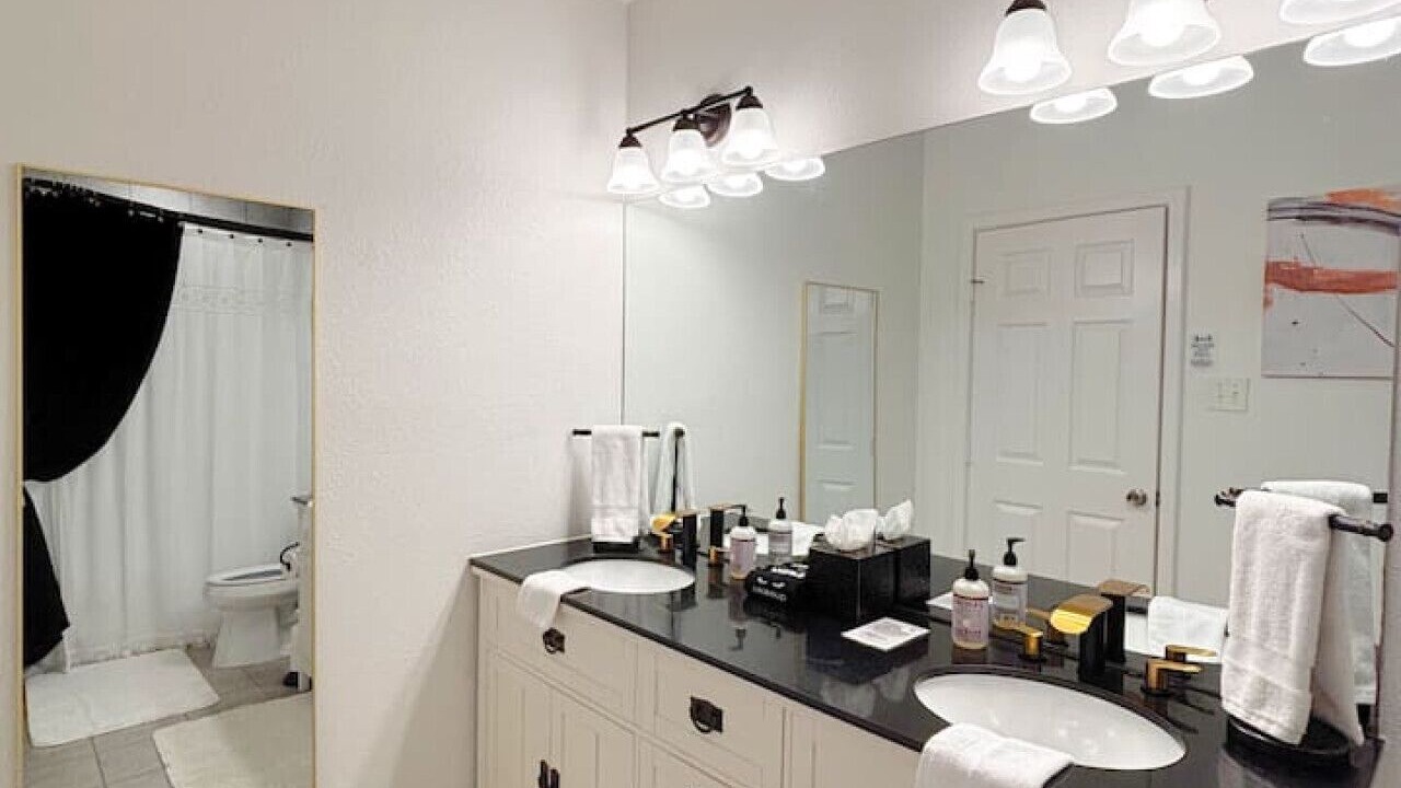Photo of Bathroom in Sealy