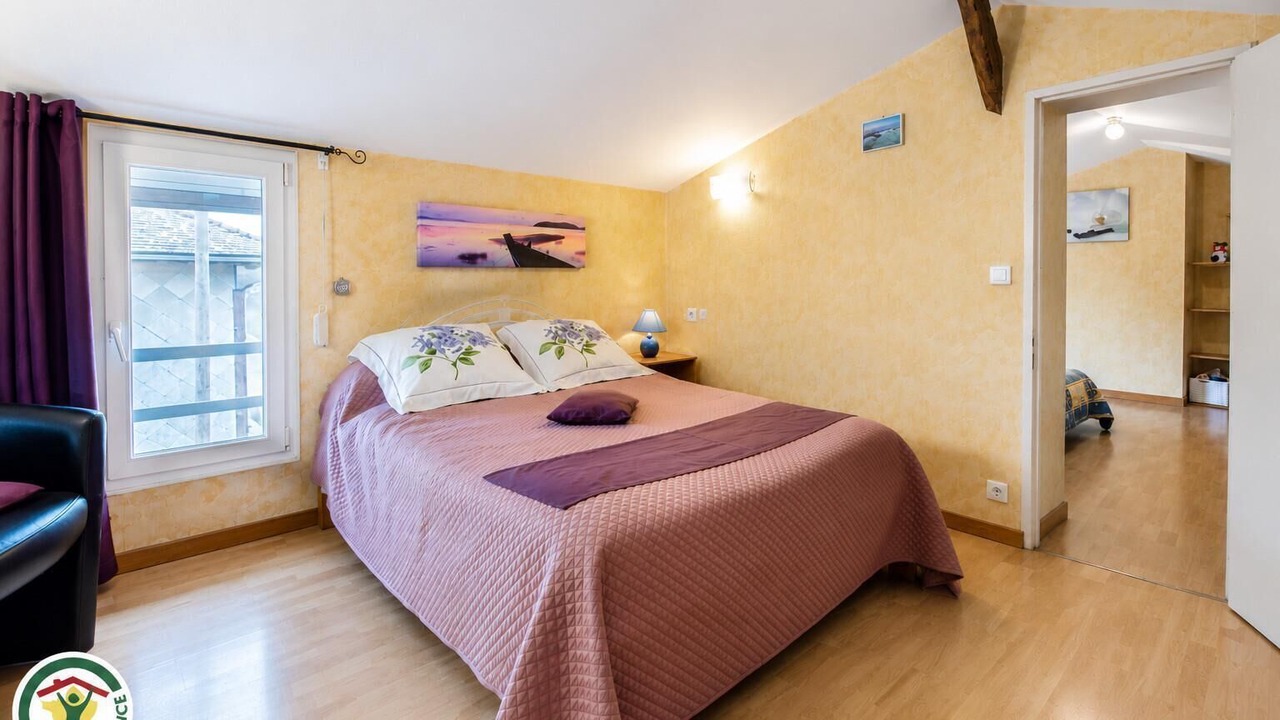 Photo of Bedroom in Outines