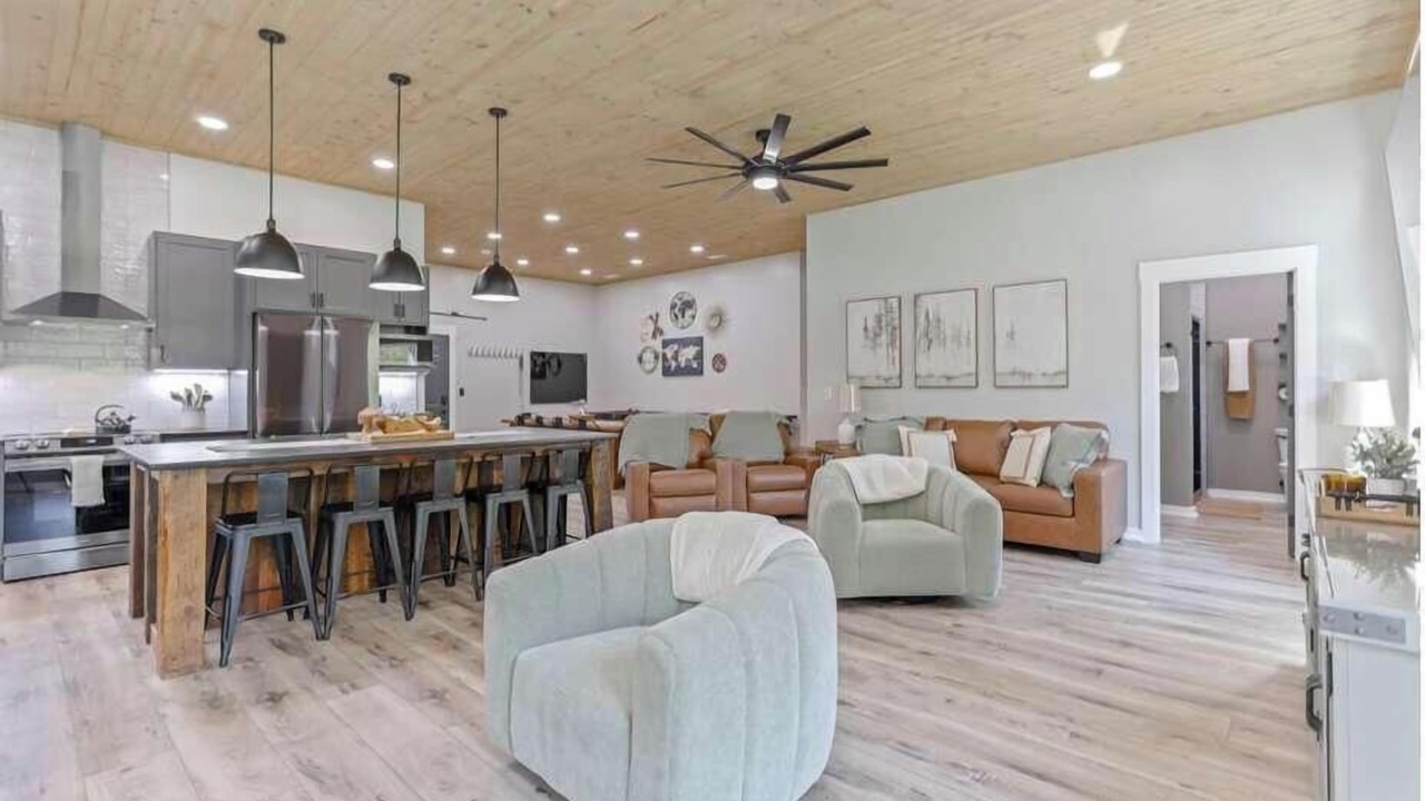 Photo of Livingroom in Sugar Grove