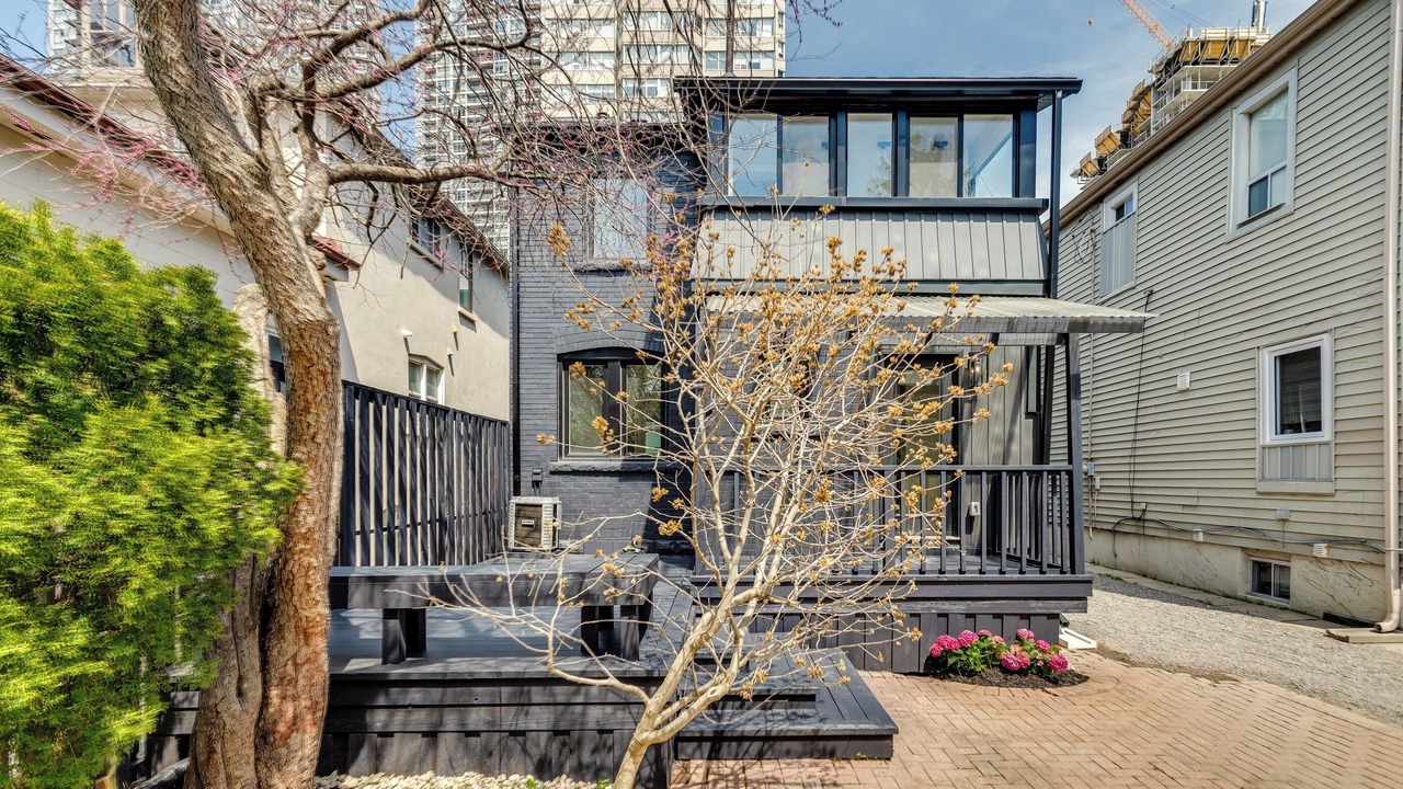Photo of Outdoor in Yonge-Eglinton
