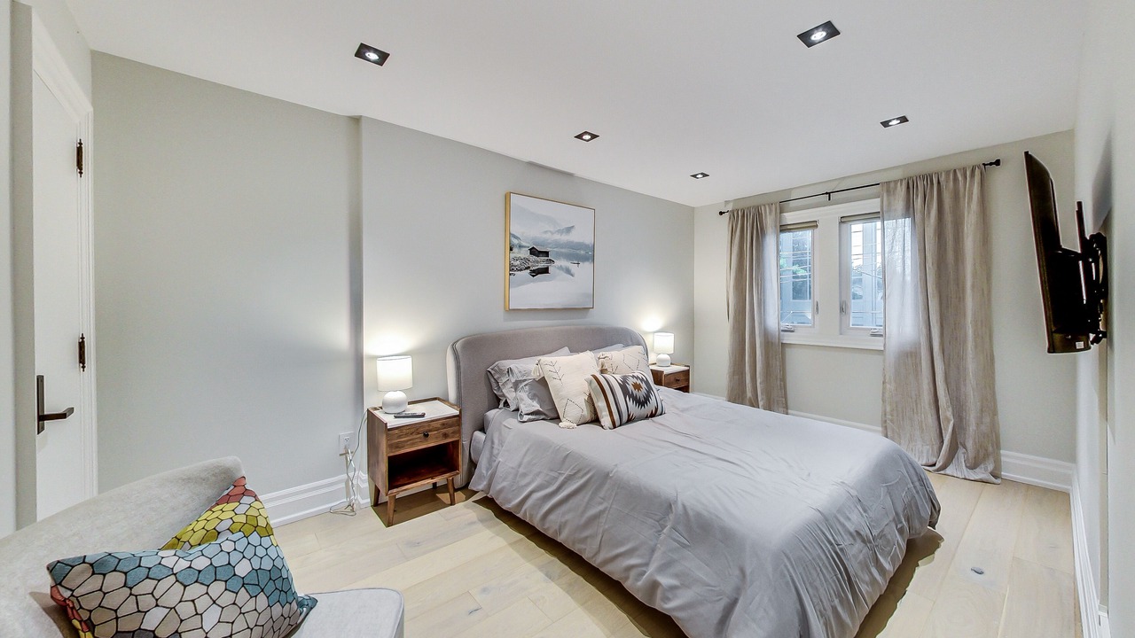 Photo of Bedroom in Yonge-Eglinton
