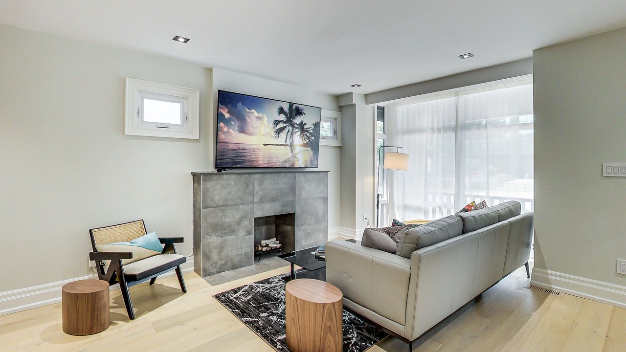 Photo of Livingroom in Yonge-Eglinton