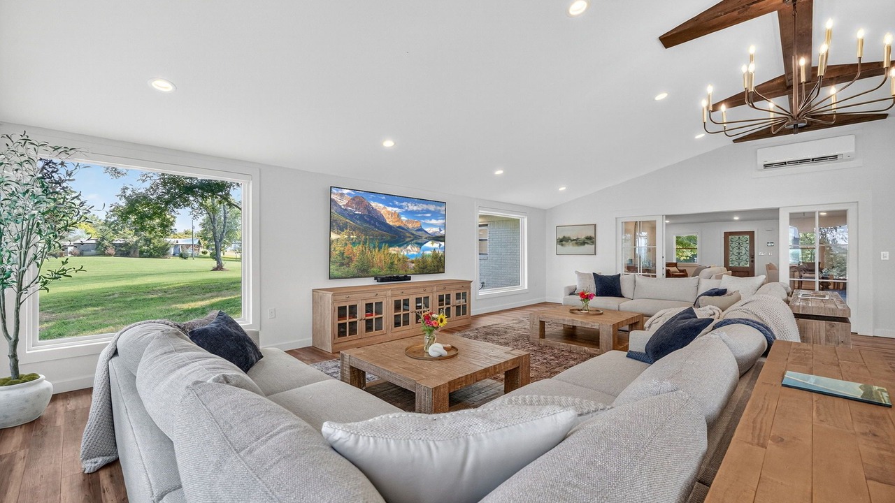 Photo of Livingroom in White Pine