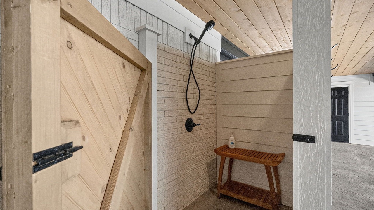 Photo of Bathroom in White Pine
