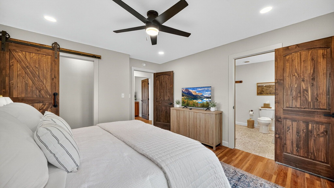 Photo of Bedroom in White Pine