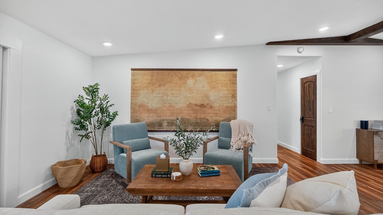Photo of Livingroom in White Pine