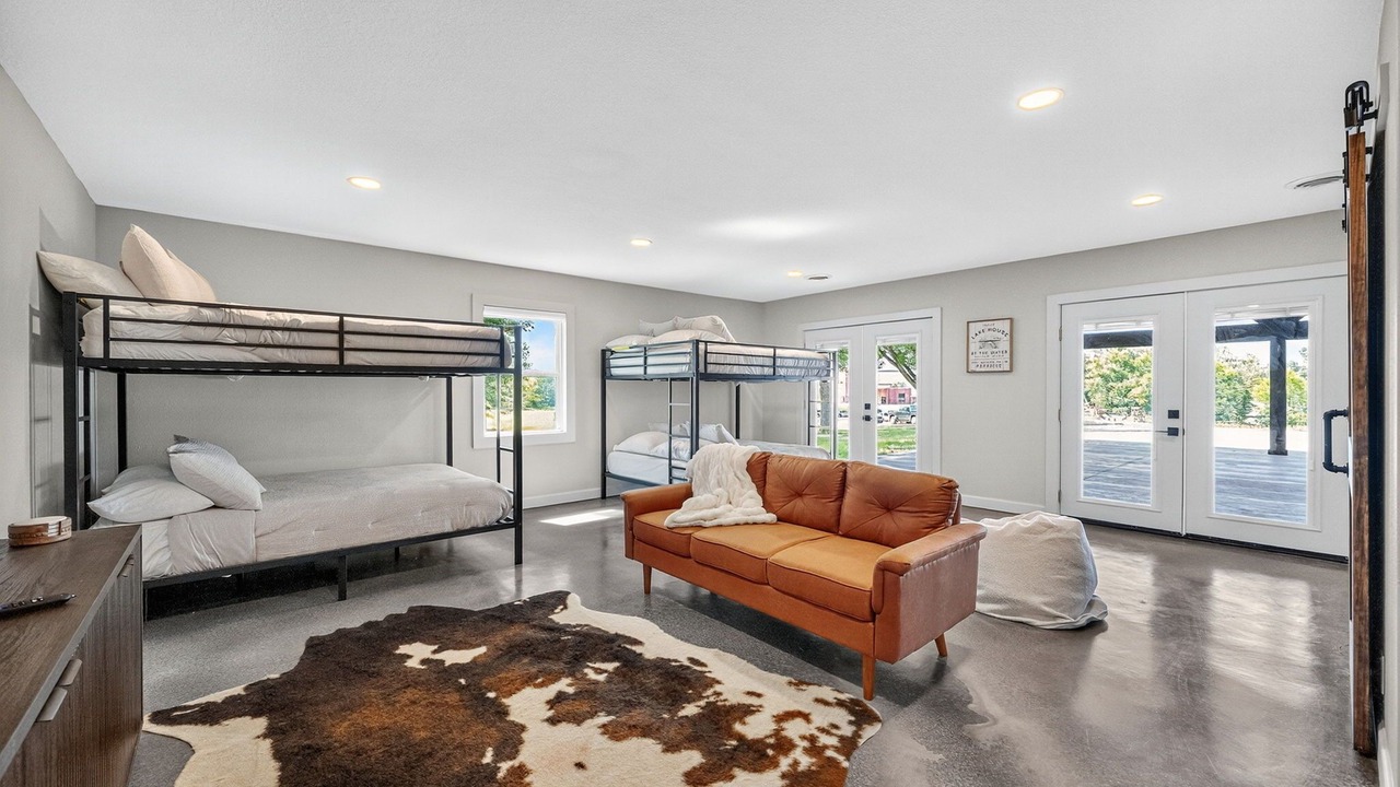 Photo of Bedroom in White Pine