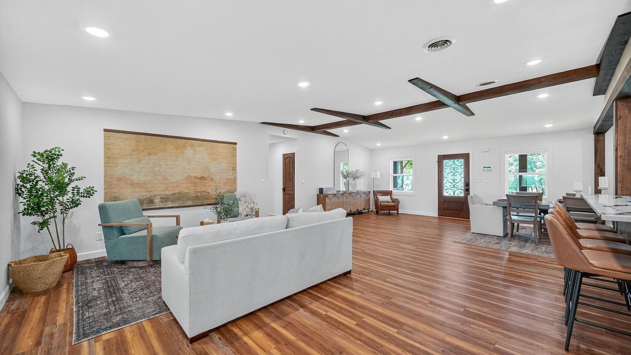 Photo of Livingroom in White Pine