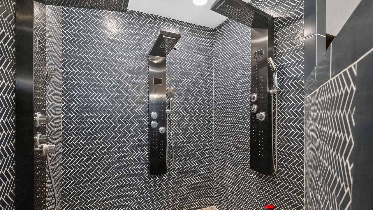 Photo of Bathroom in White Pine