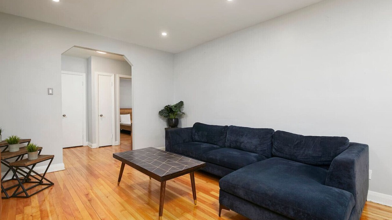 Photo of Livingroom in Cote-Des-Neiges—Notre-Dame-De-Grace
