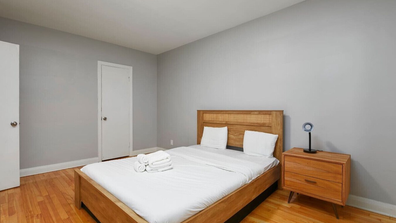 Photo of Bedroom in Cote-Des-Neiges—Notre-Dame-De-Grace