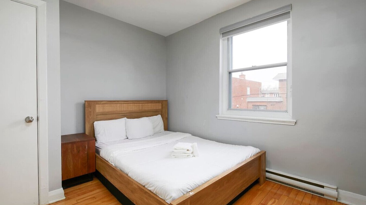 Photo of Bedroom in Cote-Des-Neiges—Notre-Dame-De-Grace
