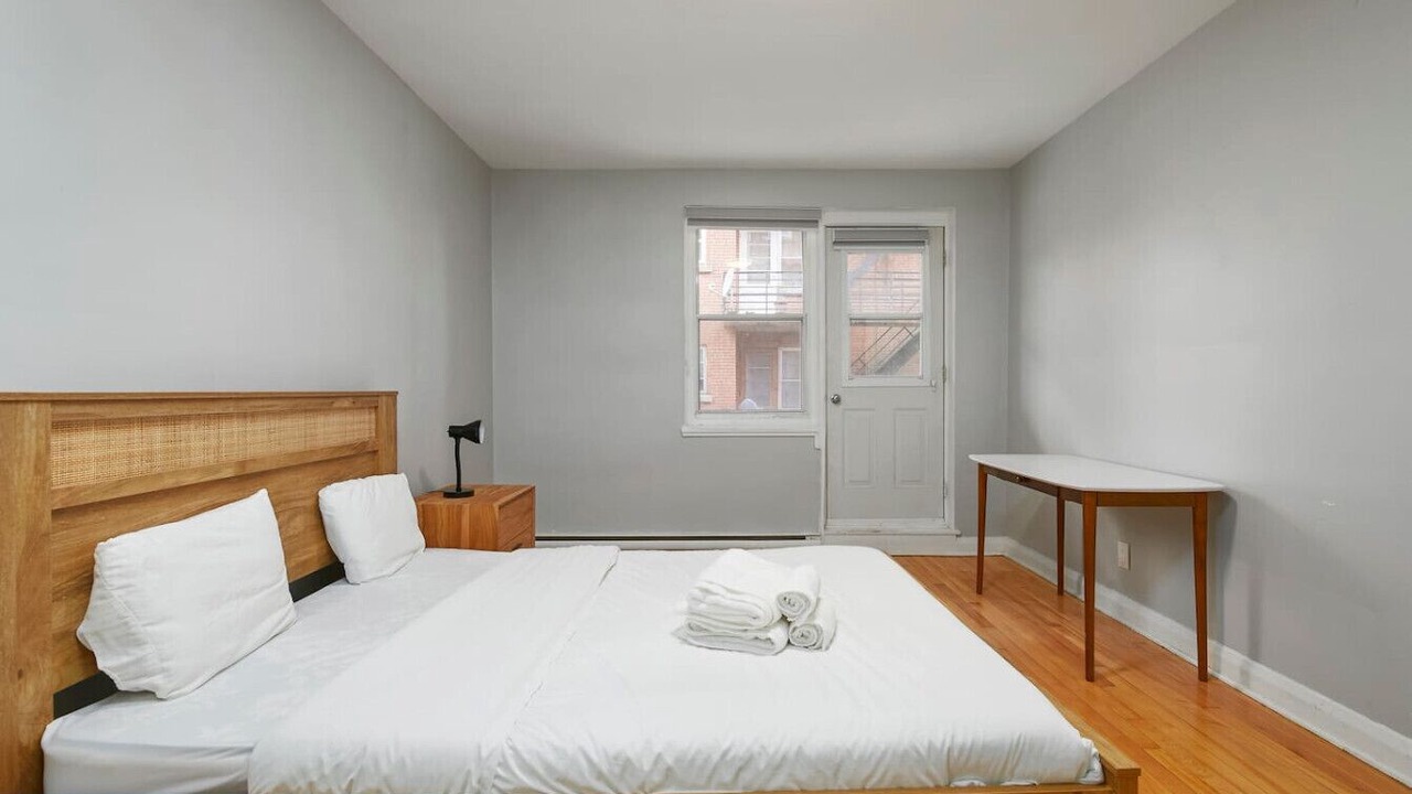 Photo of Bedroom in Cote-Des-Neiges—Notre-Dame-De-Grace