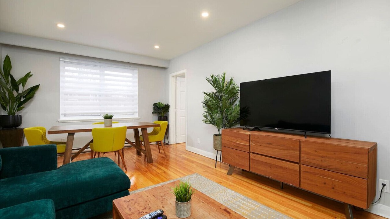 Photo of Livingroom in Cote-Des-Neiges—Notre-Dame-De-Grace