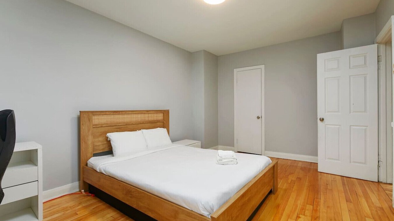 Photo of Bedroom in Cote-Des-Neiges—Notre-Dame-De-Grace