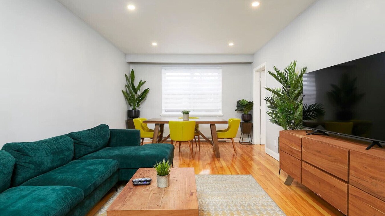 Photo of Livingroom in Cote-Des-Neiges—Notre-Dame-De-Grace