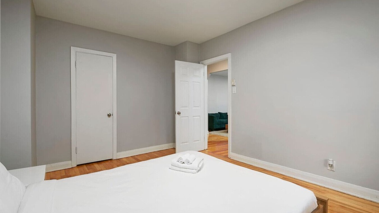 Photo of Bedroom in Cote-Des-Neiges—Notre-Dame-De-Grace